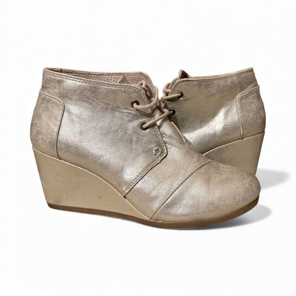 Toms Shoes Women's Size 7.5 Metallic Gold Wedge Shoes Lace Up Heels
